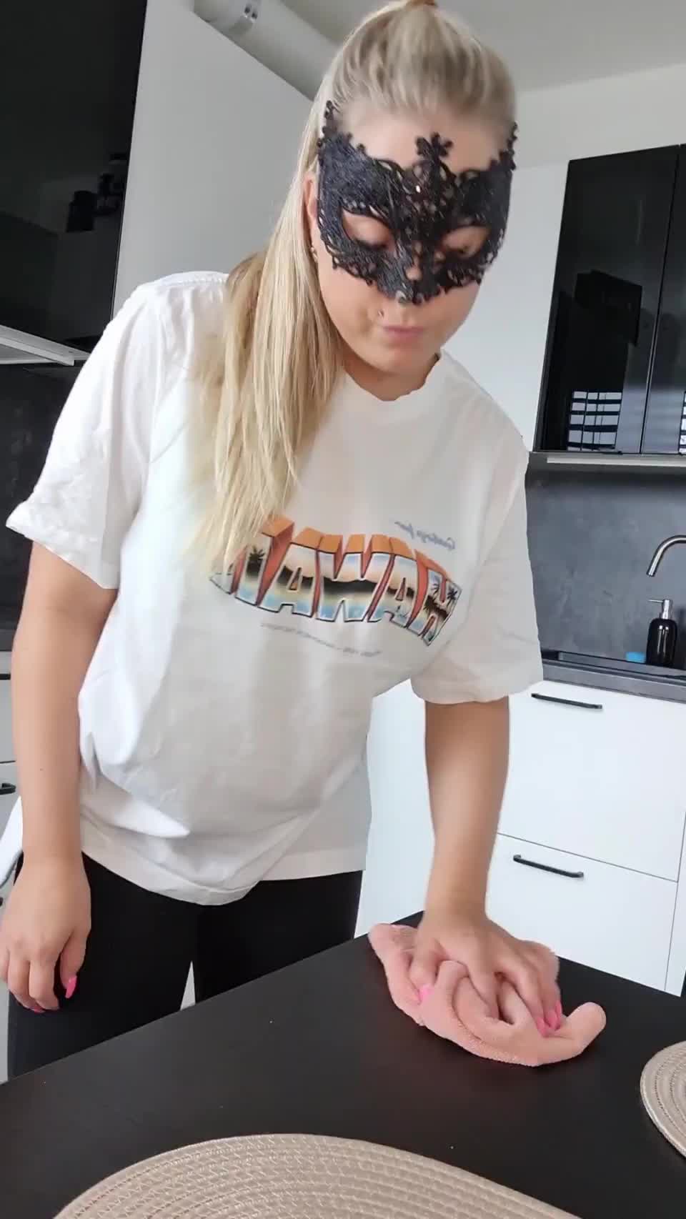 If your into married moms.. hi : video clip