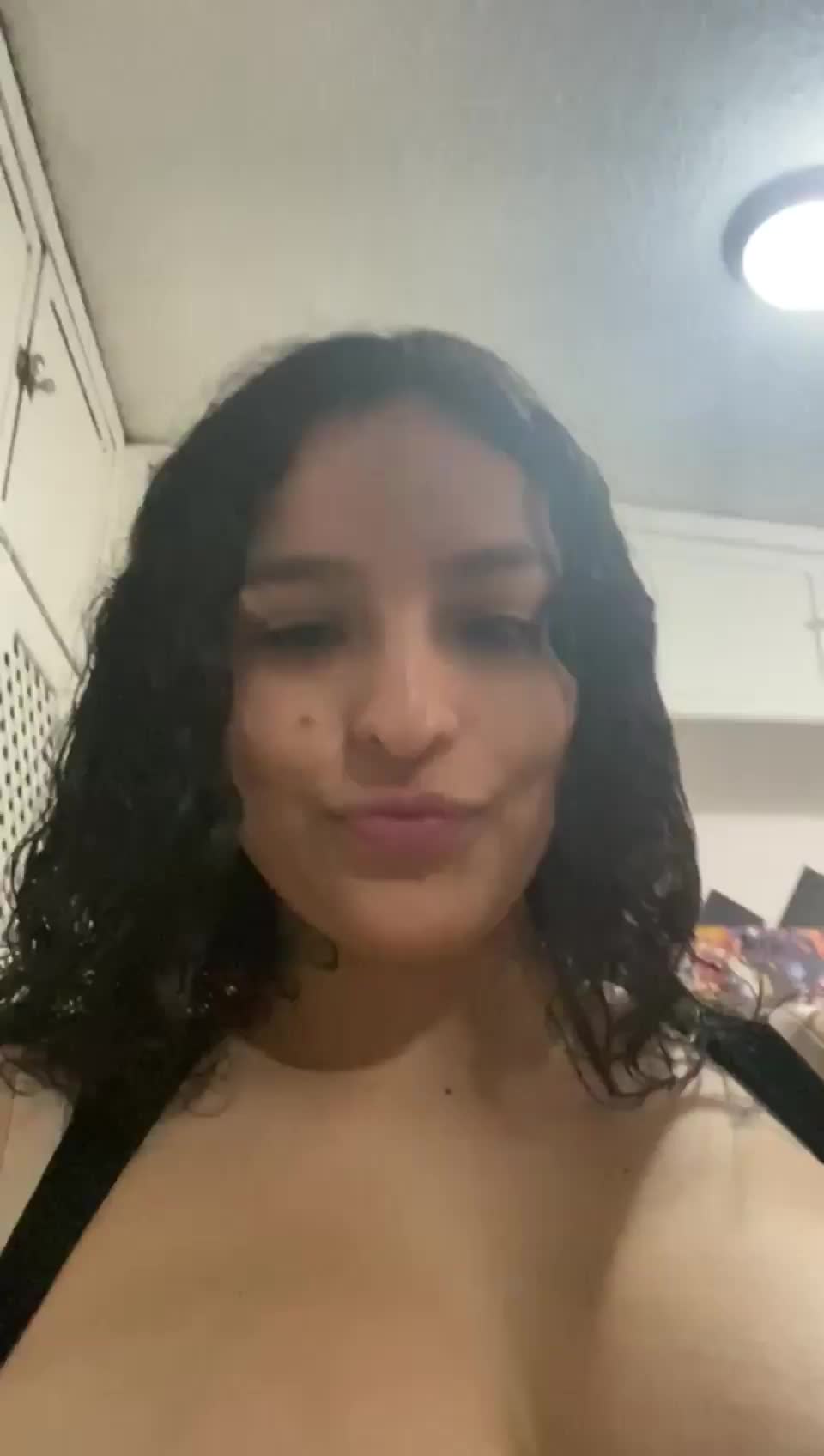 Let's make the bed shake until the neighbors complain : video clip