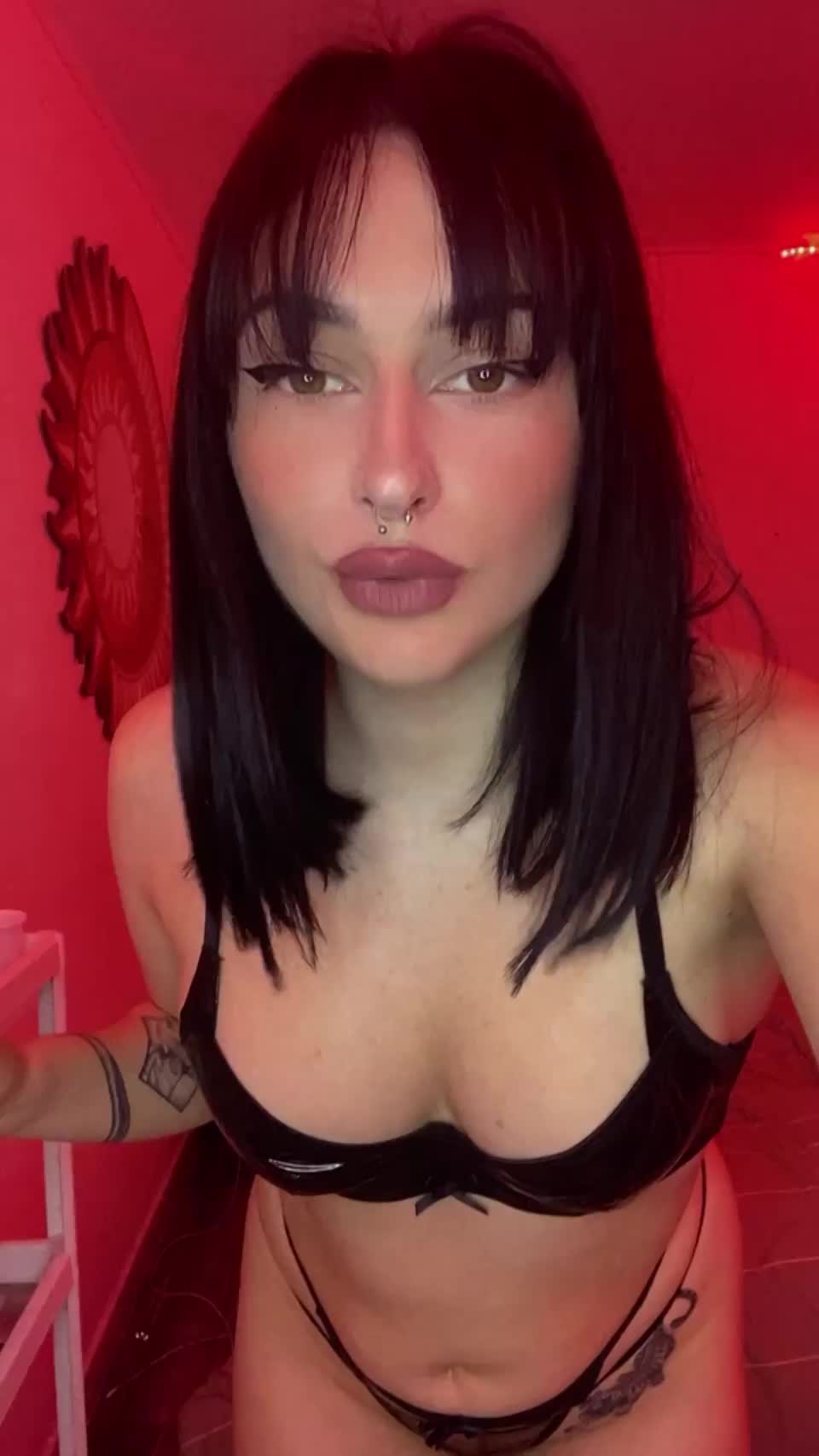 I was born for anal : video clip