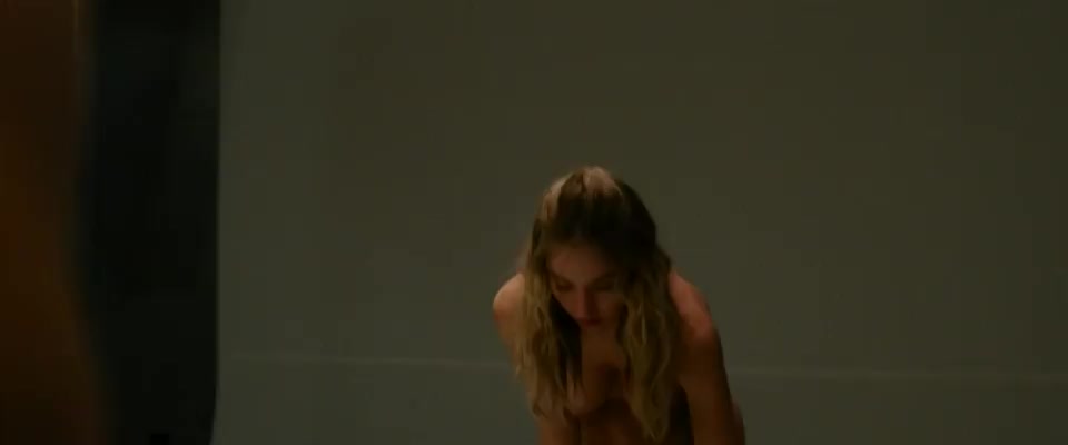 Sydney Sweeney getting her pussy at and showing her big natural tits in her new movie : video clip