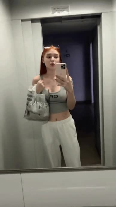 Knowing that the neighbors can come in at any moment really turns me on... (18f) : video clip