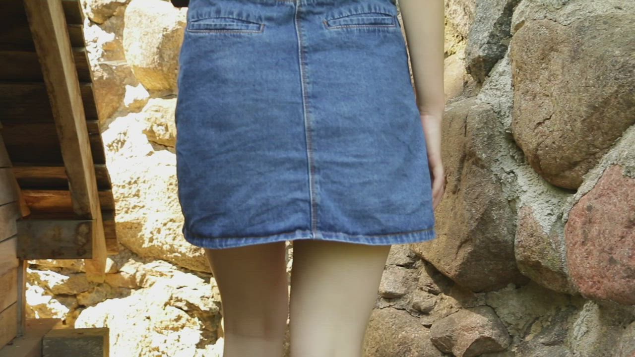 Skirt Up, Panties Down : video clip