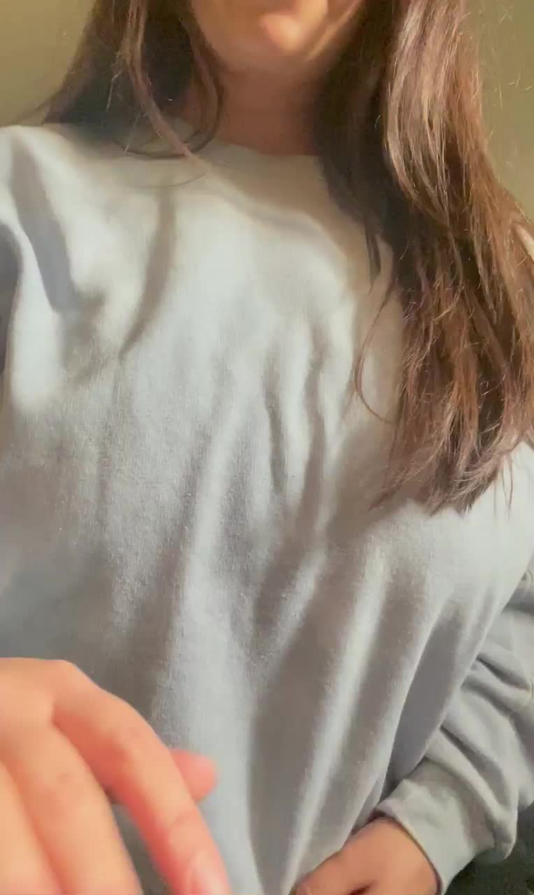 Do you like how prominent my veins are on my boobs? : video clip