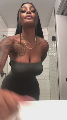 Busty Ebony Waiting For You : video clip