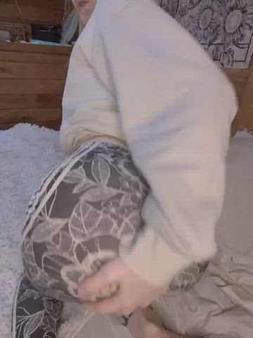 Showing my bf how many other men like this because they want to fuck his wife : video clip
