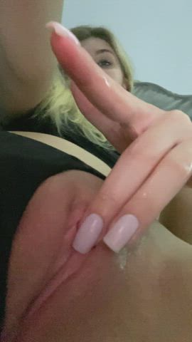 I am so horny and my pussy so wet : video clip