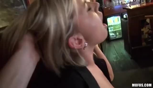 Elisha Cuthbert Lookalike Getting Fucked In A Restaurant : video clip