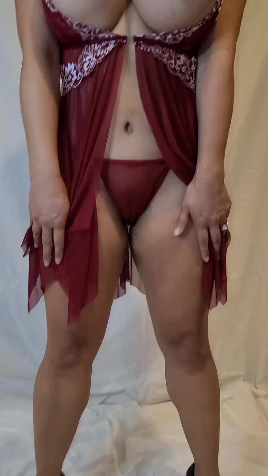 My new lingerie can't even contain them : video clip