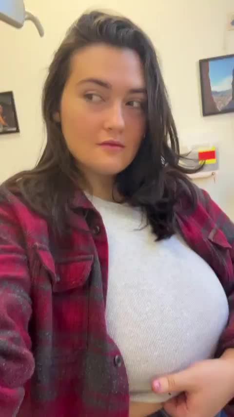 Flashing my huge boobs at the dentist : video clip