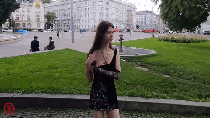 Voyeur brunette flashing tits in public park of Vienna : video clip