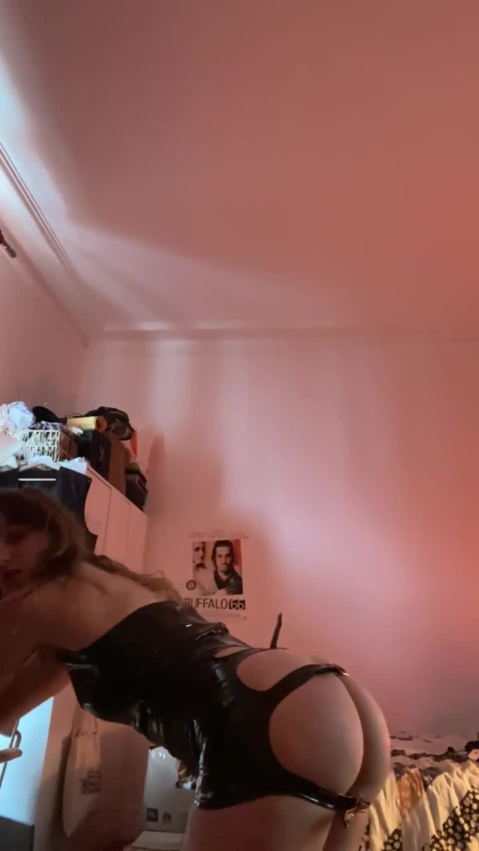 Fuck me hard and don’t pull out please 🙏🥺 : video clip