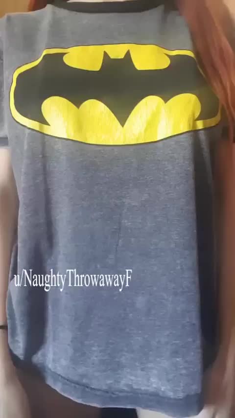 Batgirl reveals her boobs : video clip