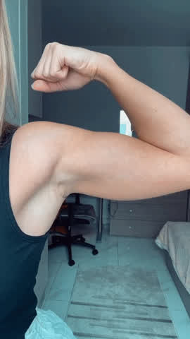 Maybe I am not 10/10 but I can definitely do more pull ups than you 🤪 : video clip