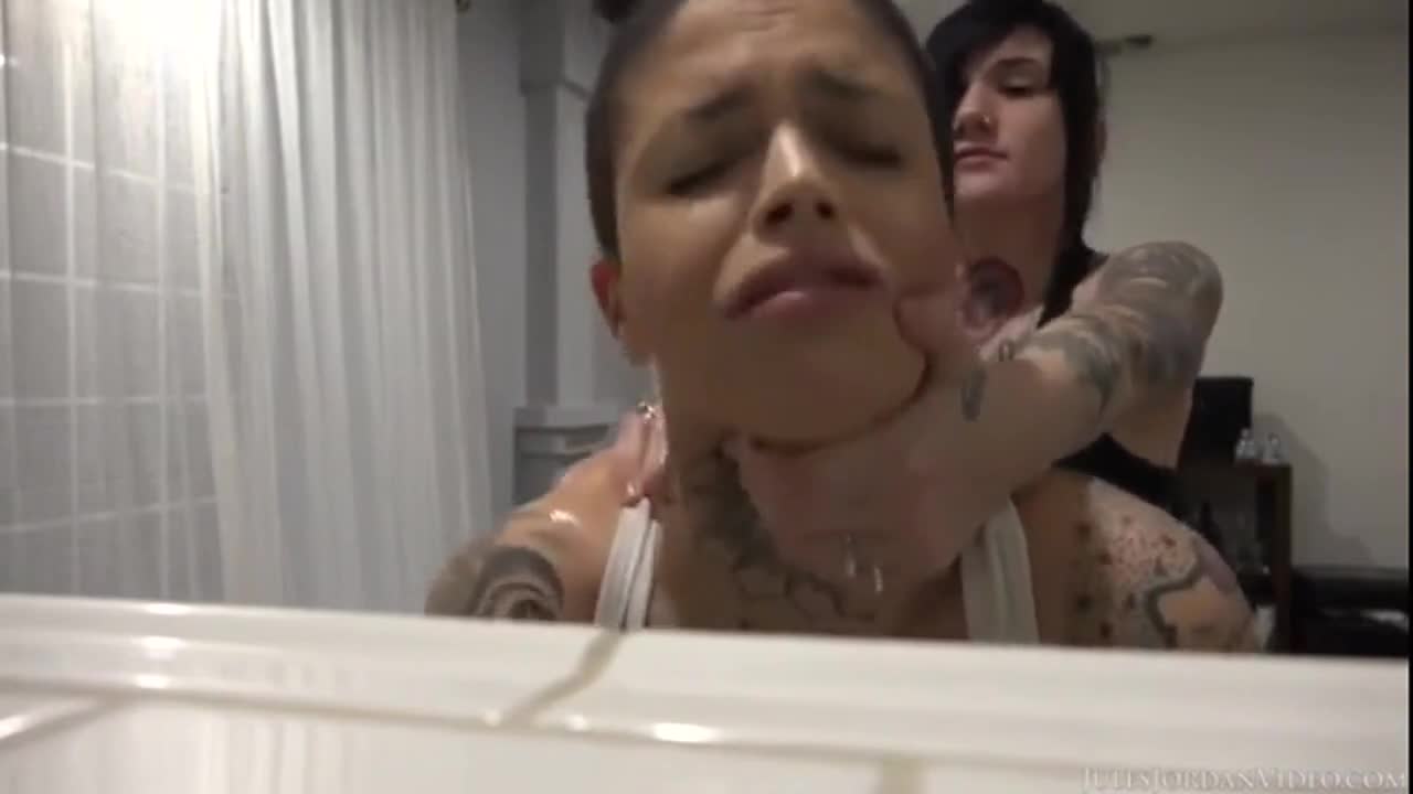 Getting fucked with a strapon : video clip