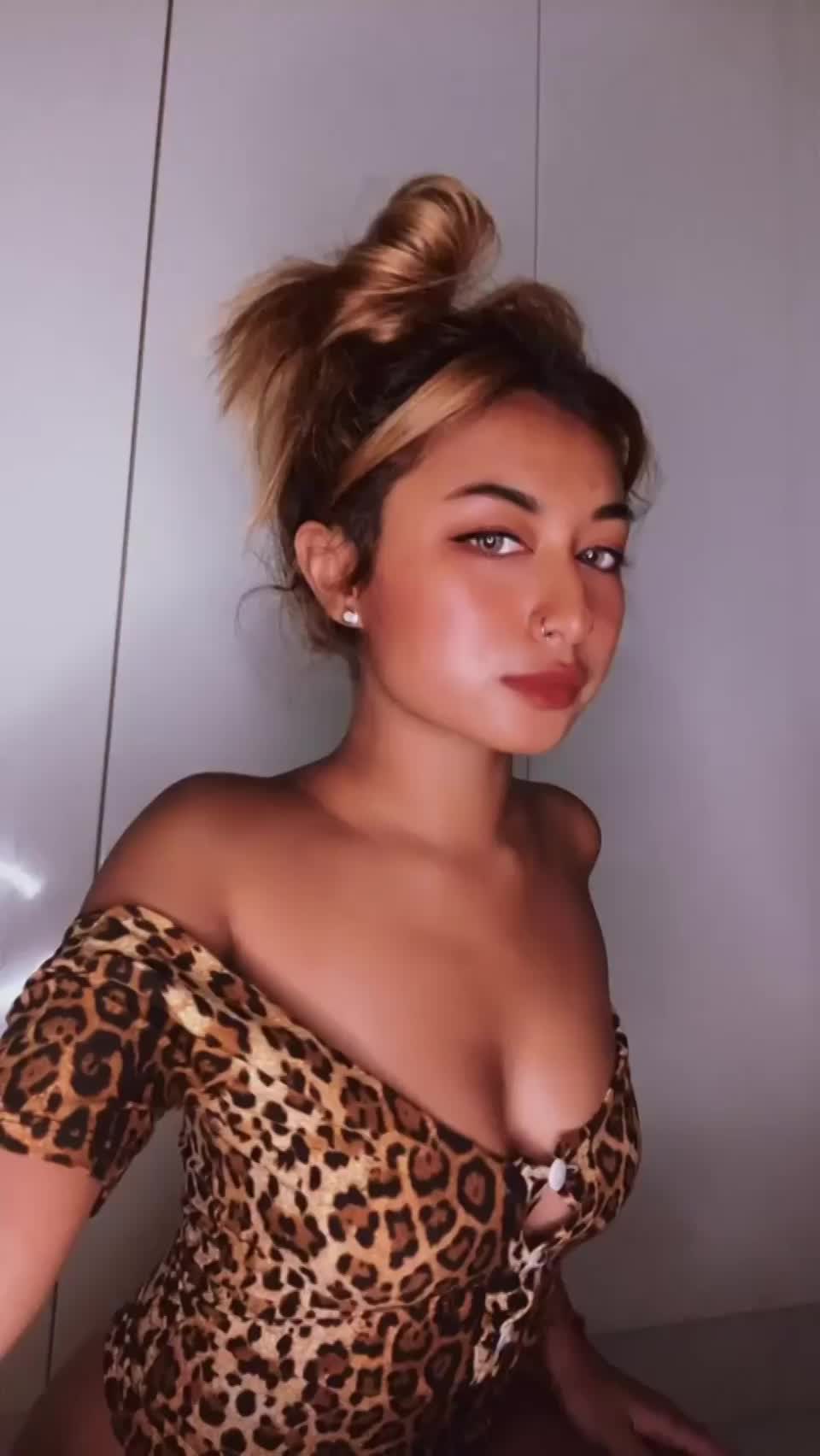 I want you to tear my clothes off my body : video clip