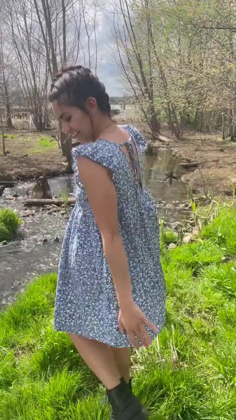 A wild slut has been spotted : video clip
