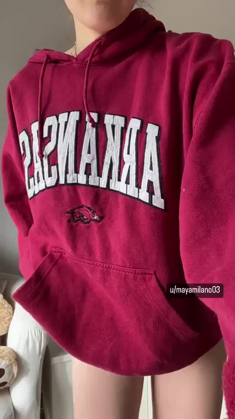 take off my hoodie and I’m ready to be breed : video clip