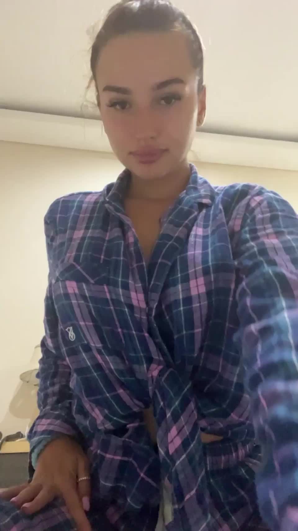 Skinny and busty fuck doll : video clip
