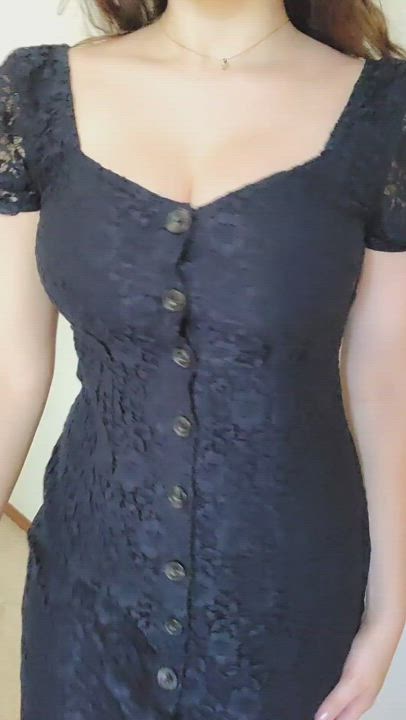 I'm wearing this dress on the first day of classes, should I sit in the front row? (18f) : video clip