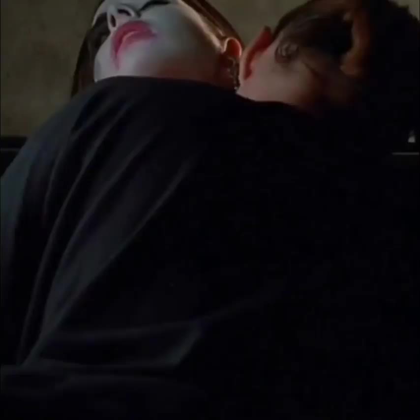 Kelly Monaco in Idle Hands : video clip