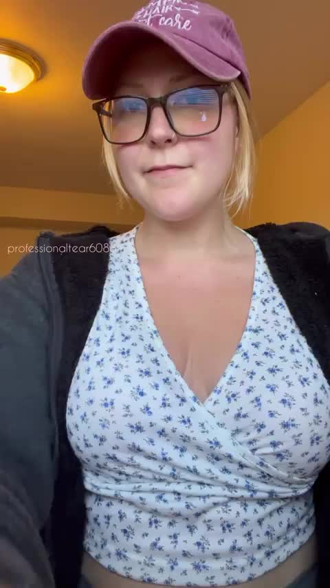I got 2 girls : video clip