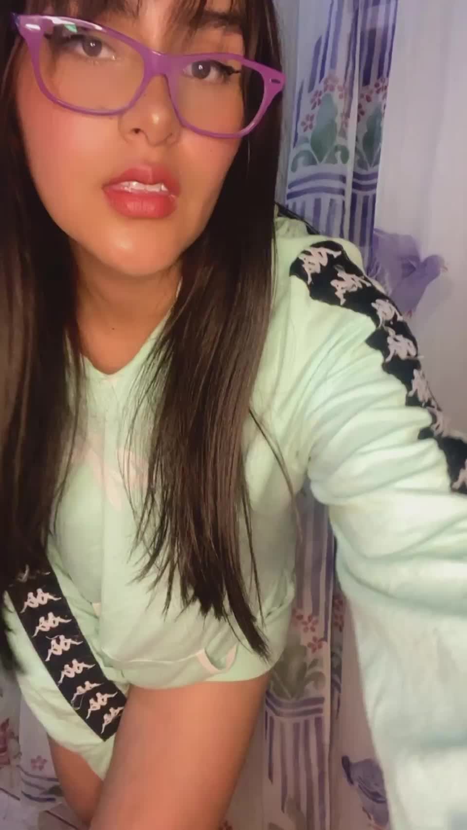 Would you squirt a load on my ass ? 😈 : video clip