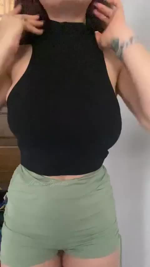 I love my big titties : video clip