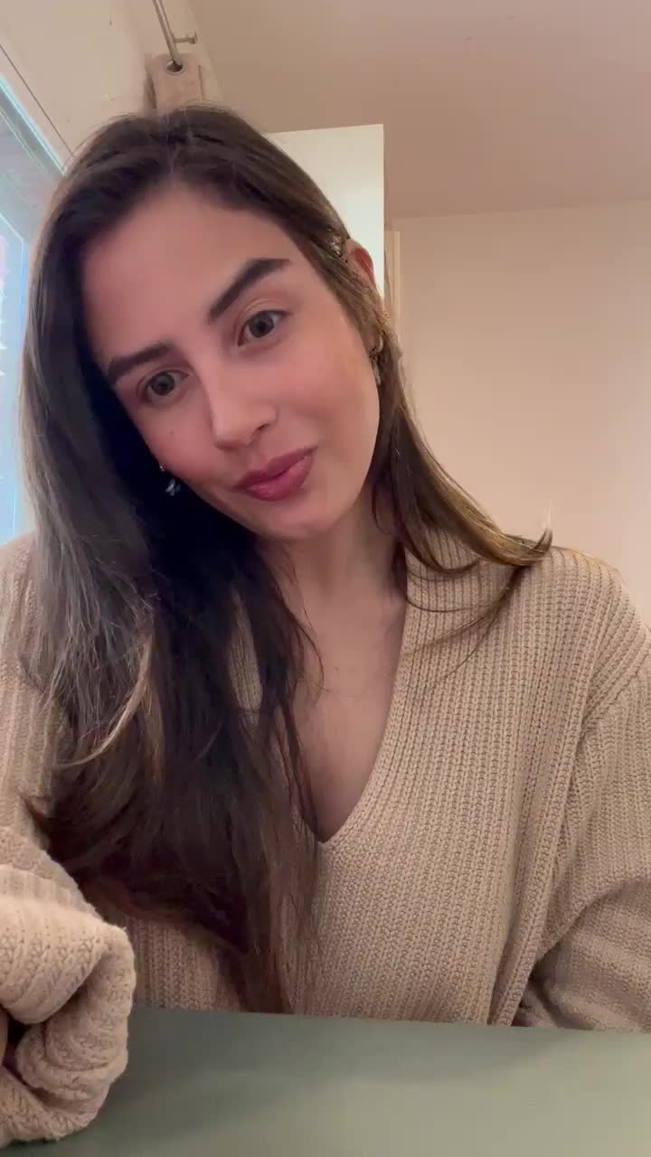 Not wearing bra is my fav thing ever : video clip
