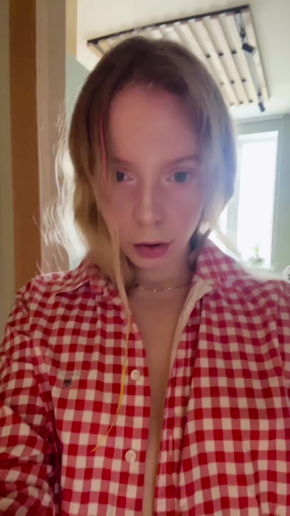My parents aren't home so i can make whatever i want : video clip