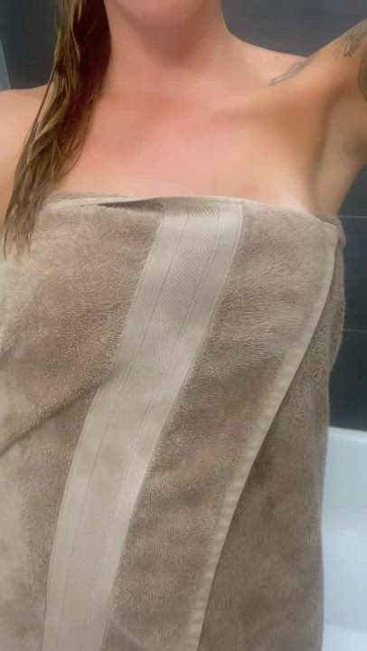 Ooops, I dropped my towel 🤭😈🍒 : video clip