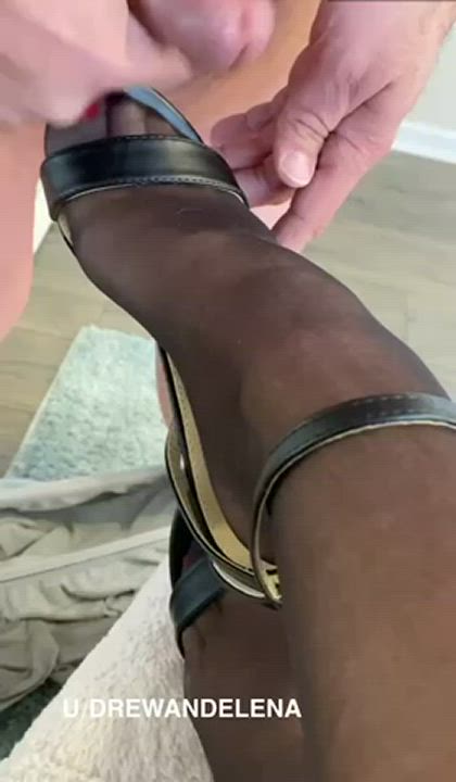 Love when he makes a mess of my stockings and heels . 47F : video clip