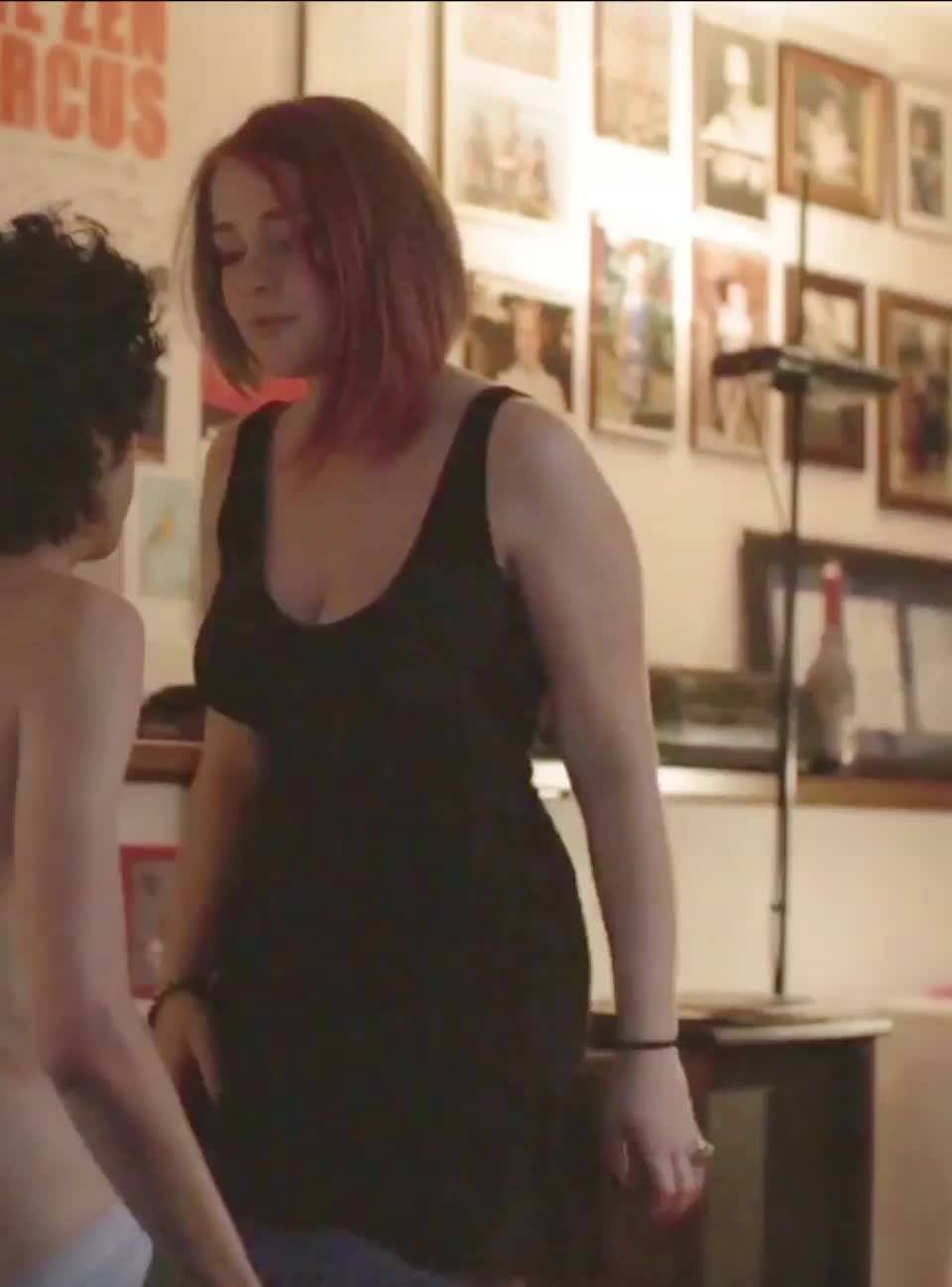 Miriana Raschilla Huge Tits in "Short Skin" : video clip