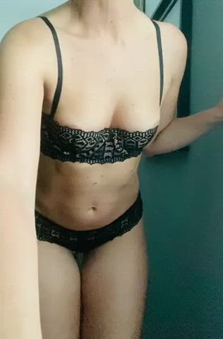 My milf booty is craving some attention. [f]40 : video clip