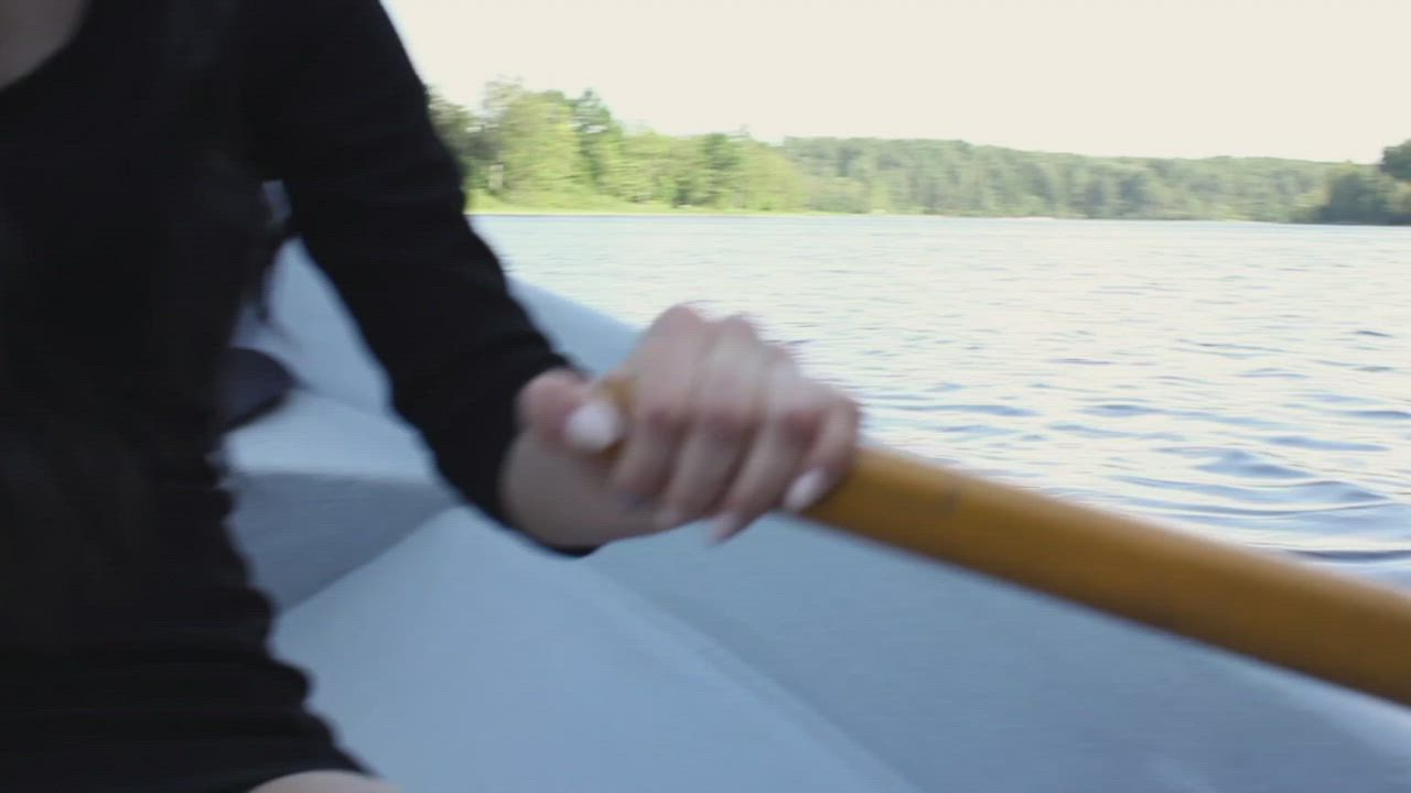 Sexy Boat Ride Without Panties : video clip