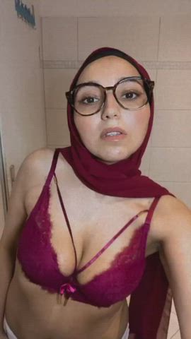 Would u fuck me while I wear my hijab? Habibi? ❤️ : video clip