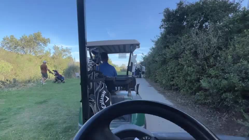 There was a bottleneck at the golf course, so I decided to have some naughty fun! [gif] : video clip