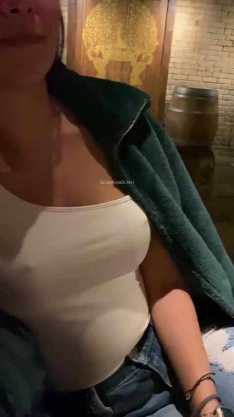 I’d show you my tits at the bar for a shot : video clip