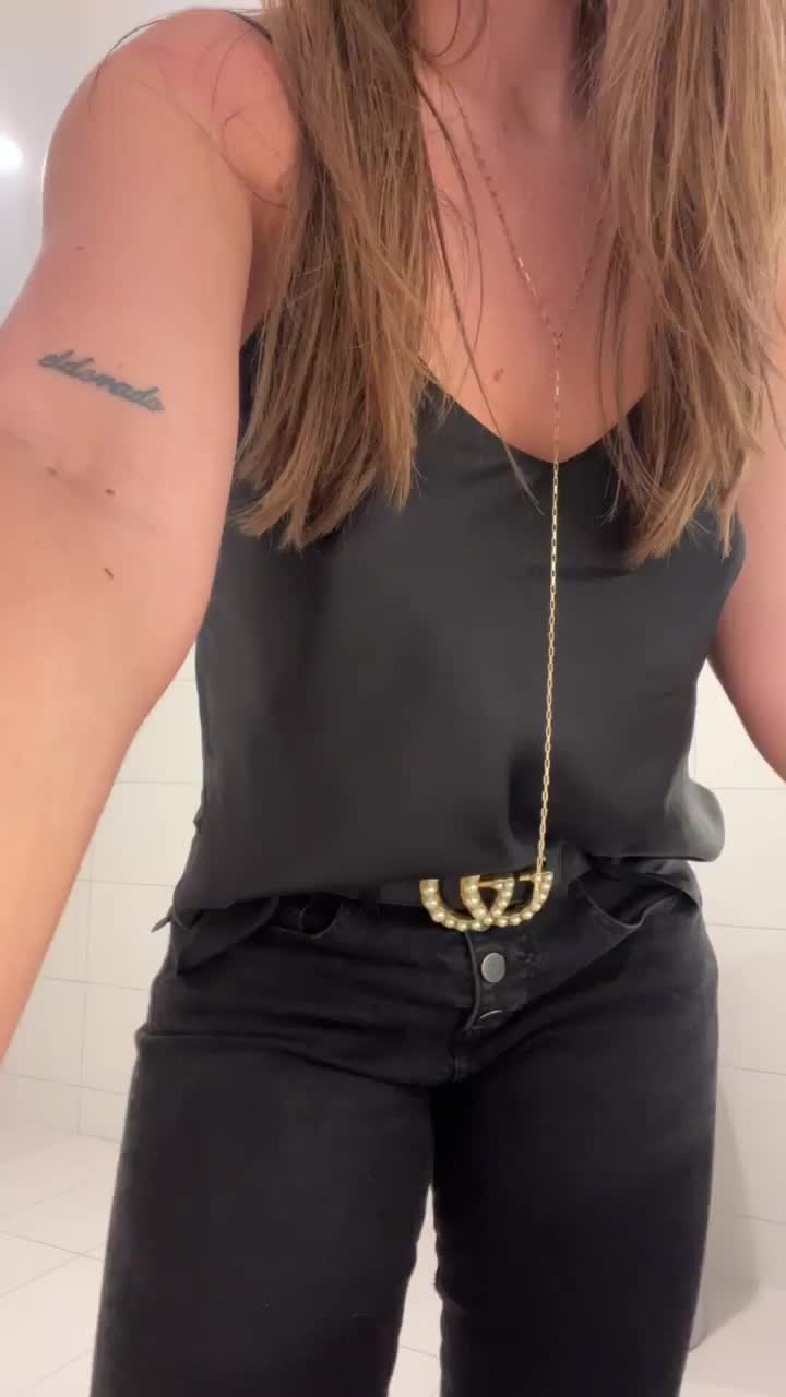 No bra at work for casual Friday! [gif] : video clip