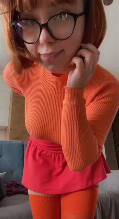 Velma is about to sit on your face (Miniloona) [Scooby-Doo] : video clip