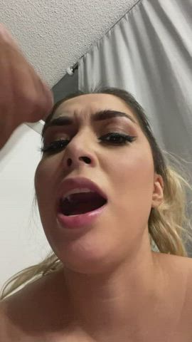 Cum all on my face Papi : video clip
