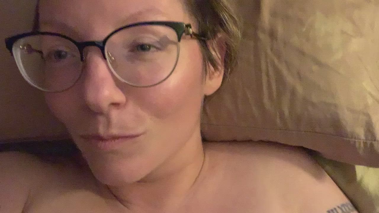 Any one dig pale, old, big breasted women with short hair, glasses? : video clip