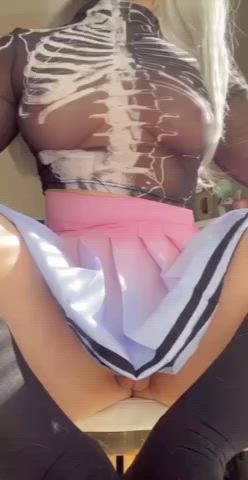 Goth girls who wear see through tops and skirts without panties are usually trying to tempt you to fuck them : video clip