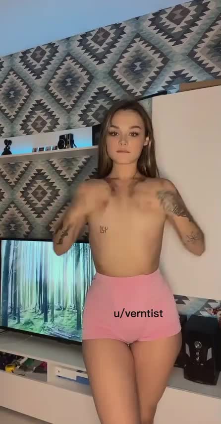 i love showing my tits : video clip
