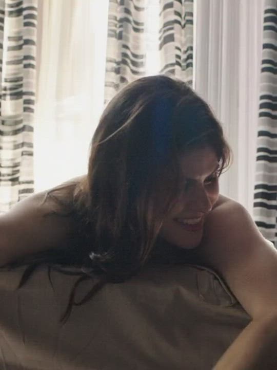 Alexandra Daddario's tits are too big to hide : video clip