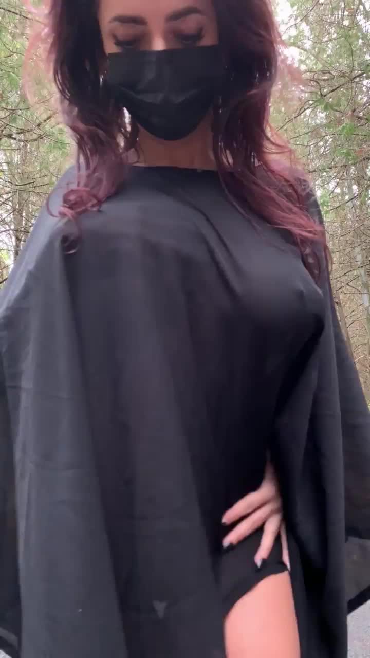 My witch costume might be a tad too slutty this year : video clip