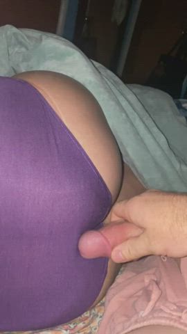Cumshot for her purple panties : video clip