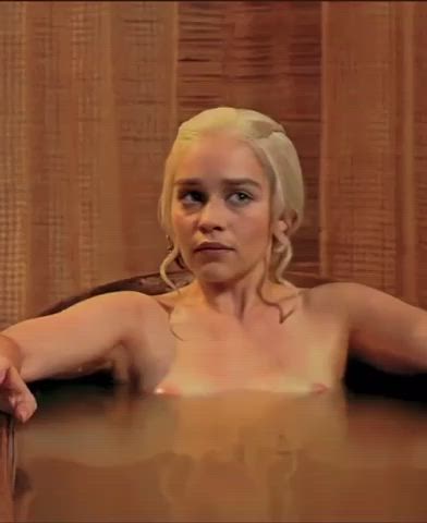 Emilia Clarke (brightened) : video clip