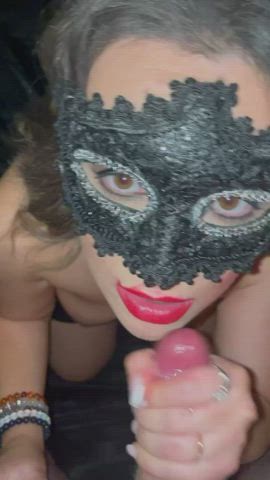 This little cumslut loves to finish him on her face! : video clip