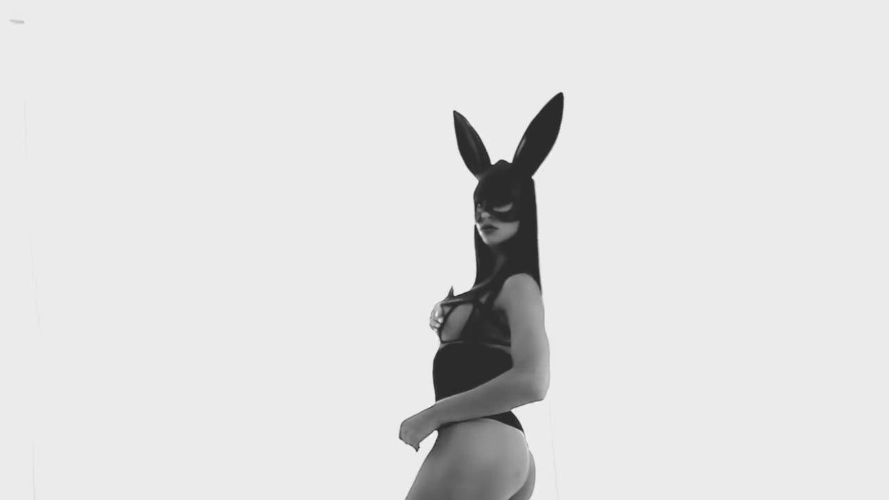 Sexy Bunny Dance : video clip