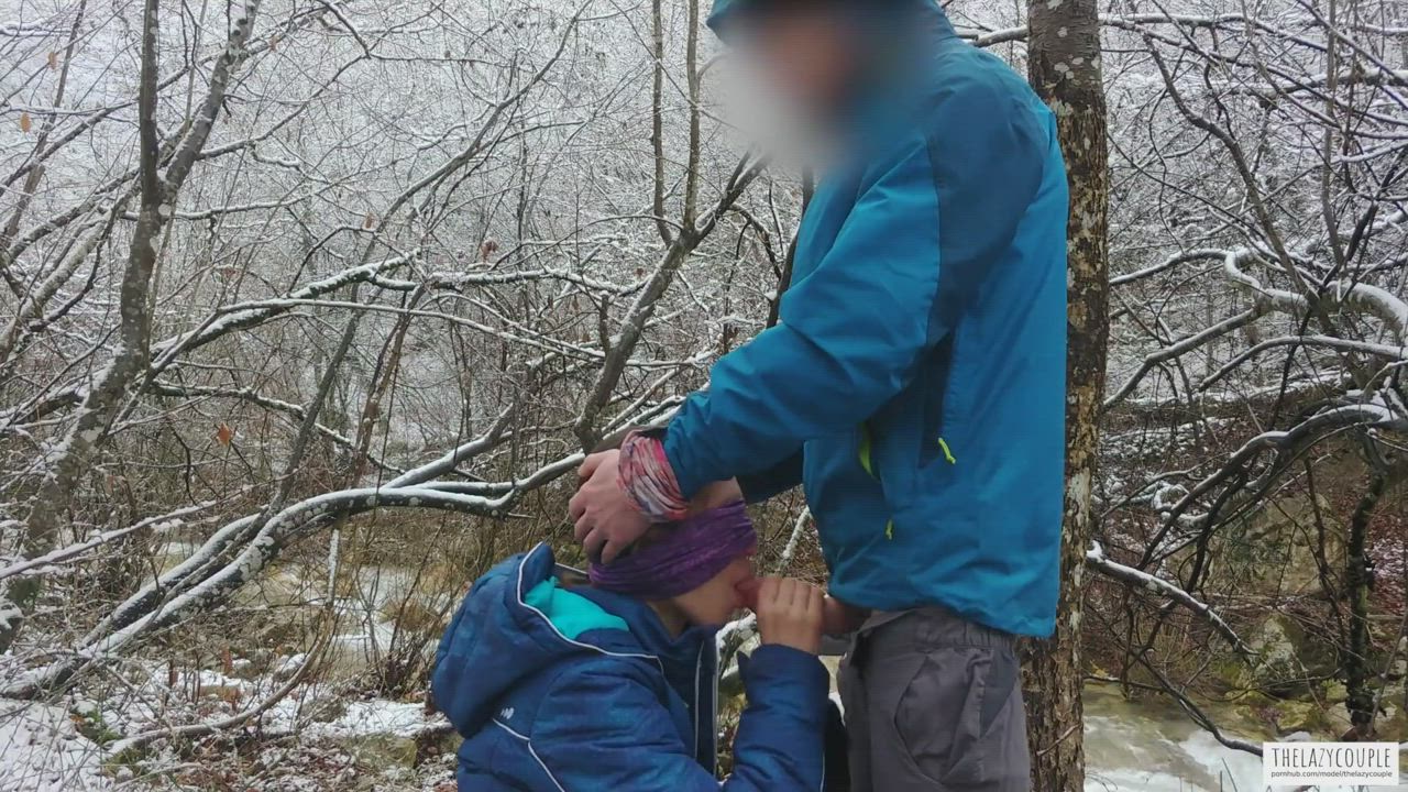Public Blowjob And Cum Swallow Near The Mountain River : video clip